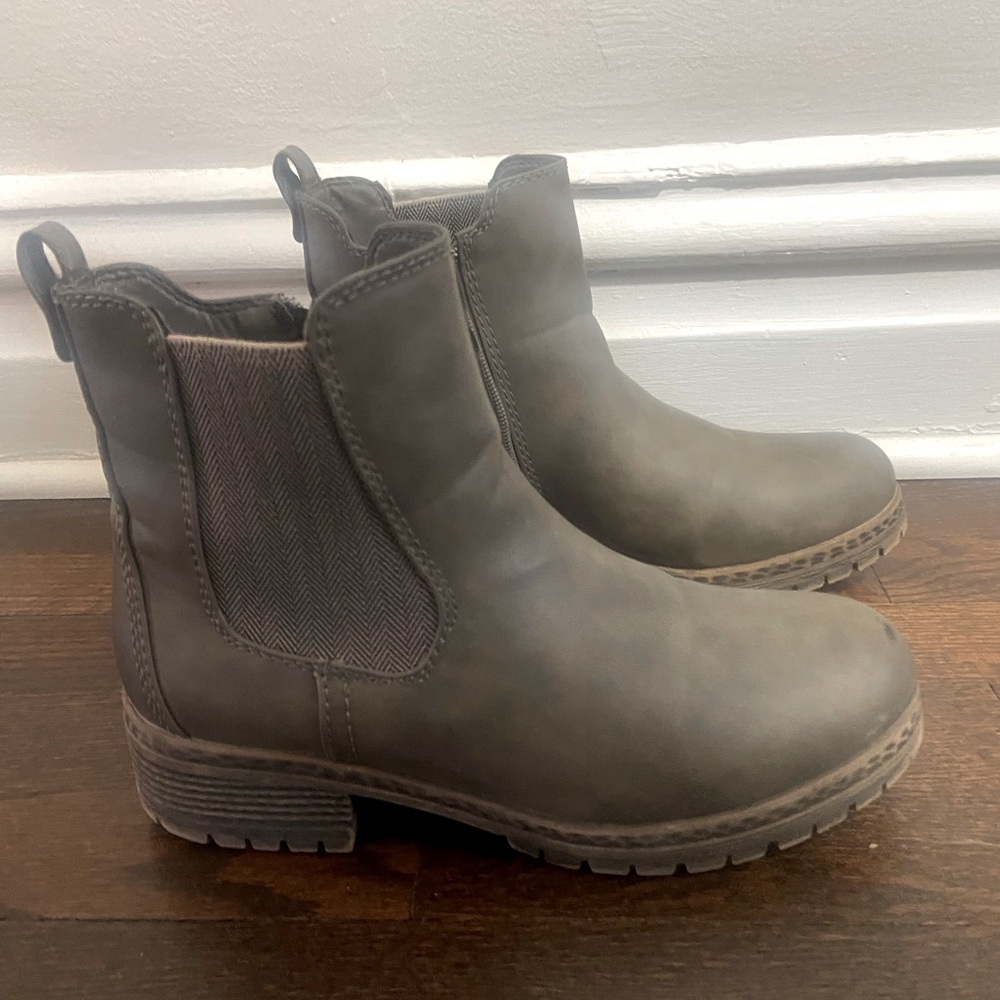 Maurice’s size 9 boots.  Olive green ankle booties with zipper